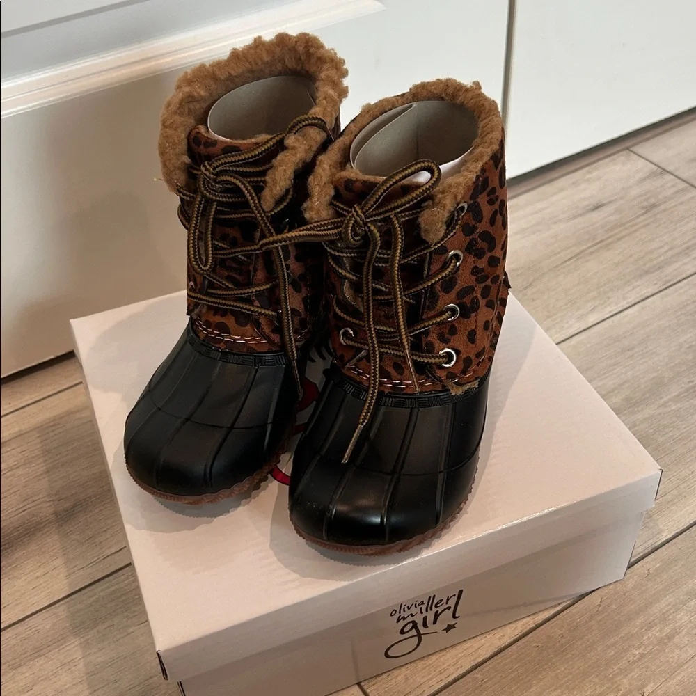 Olivia Miller Girl! Girls leopard print snow rain faux fur lined boots size 13